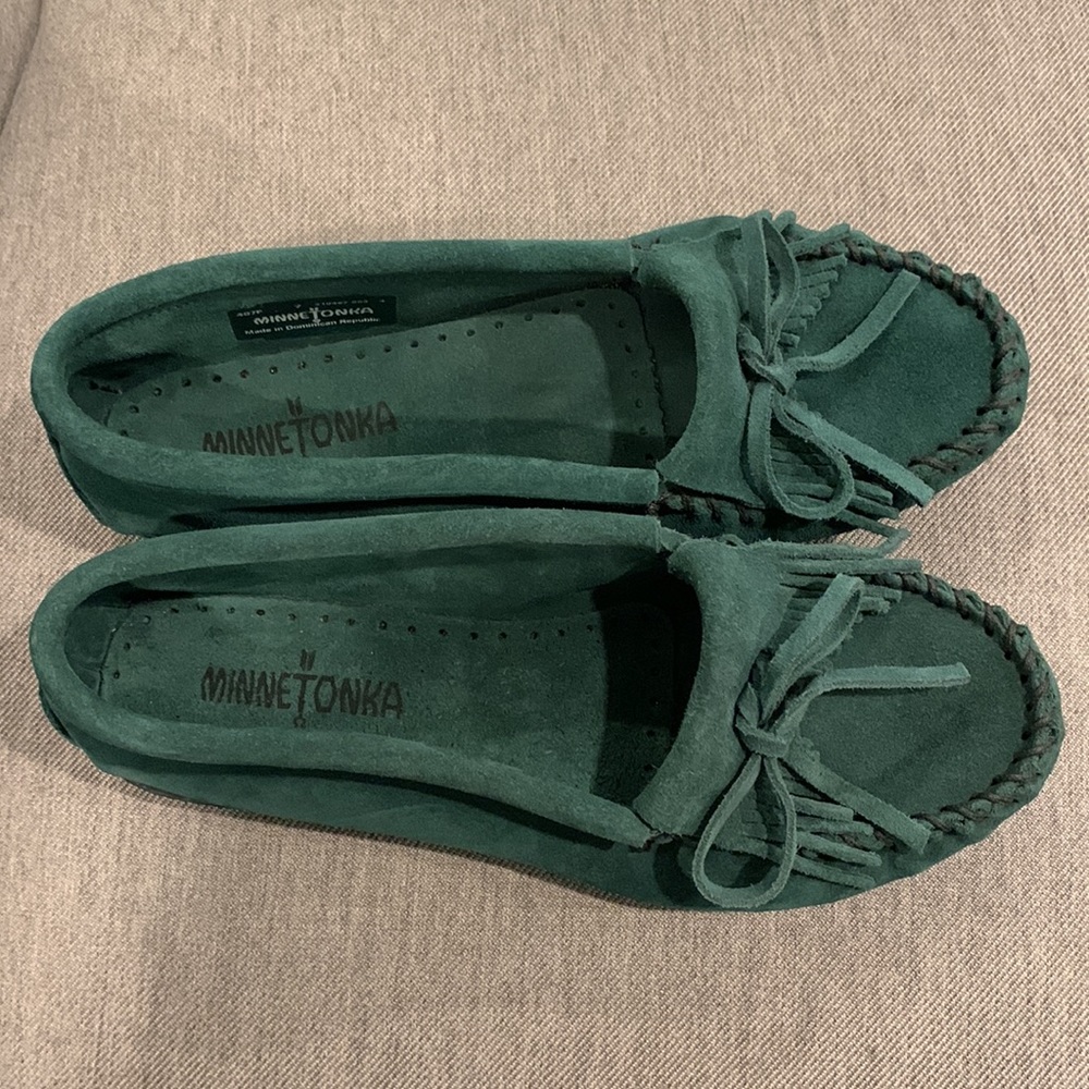 Minnetonka Kilty dark green suede moccasins Sz 7 Hardsole slip-on EUC Pristine🌲